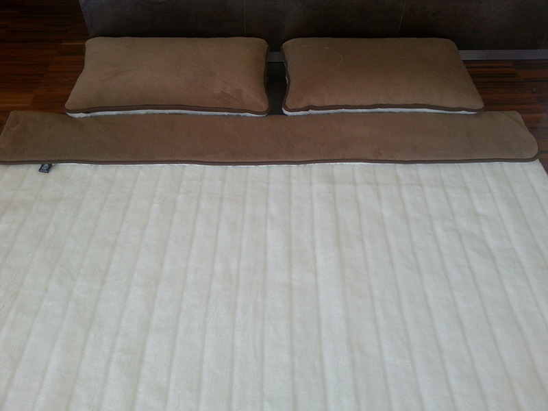 32 Pościel z wełny Camel Ciemny + Kaszmir Pasy 180x200 + Materac wełniany