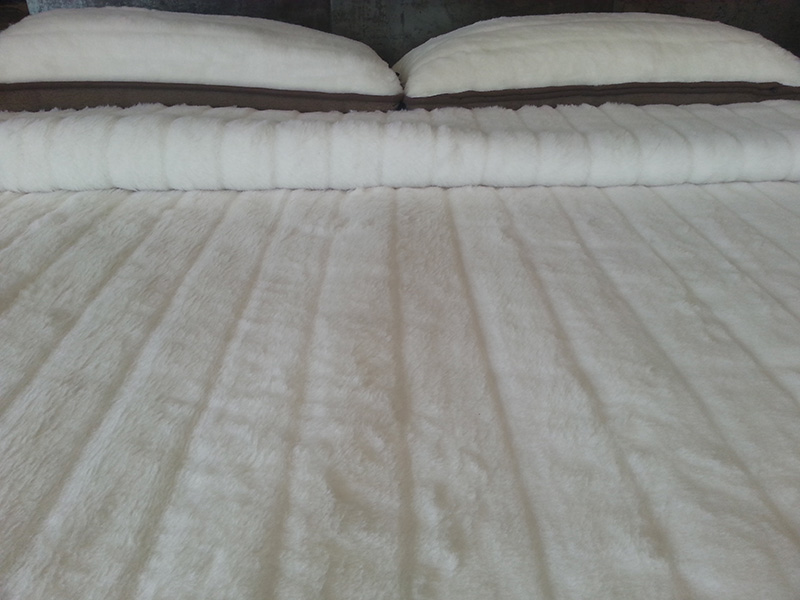 34 Pościel z wełny Camel Ciemny + Kaszmir Pasy 180x200 + Materac wełniany