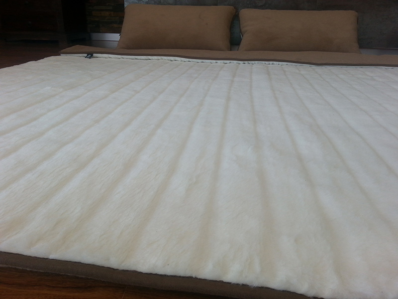 38 Pościel z wełny Camel Ciemny + Kaszmir Pasy 180x200 + Materac wełniany
