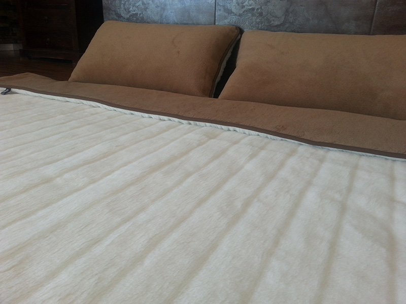 41 Pościel z wełny Camel Ciemny + Kaszmir Pasy 180x200 + Materac wełniany