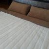 44 Pościel z wełny Camel Ciemny + Kaszmir Pasy 180x200 + Materac wełniany