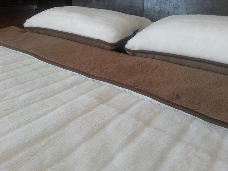 50 Pościel z wełny Camel Ciemny + Kaszmir Pasy 180x200 + Materac wełniany