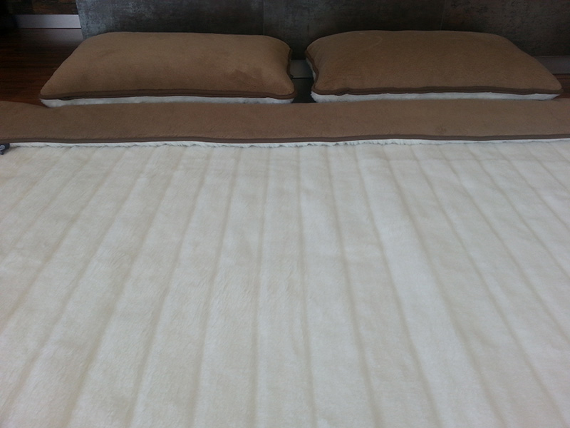 9 Pościel z wełny Camel Ciemny + Kaszmir Pasy 180x200 + Materac wełniany