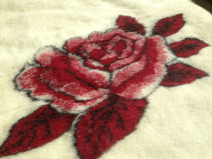 3004 Koc wełniany Merynos Czerwona Rose 140x200