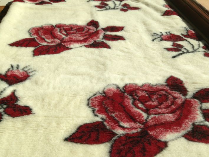 3007 Koc wełniany Merynos Czerwona Rose 140x200