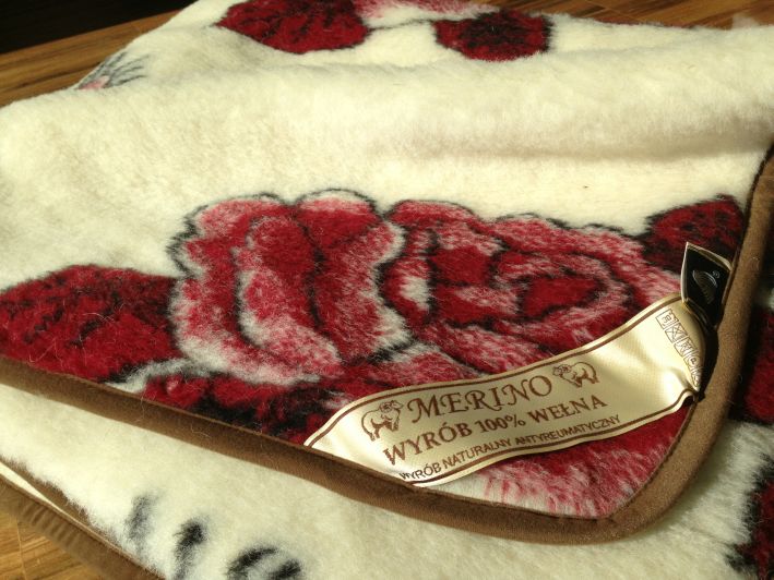 3017 Koc wełniany Merynos Czerwona Rose 140x200