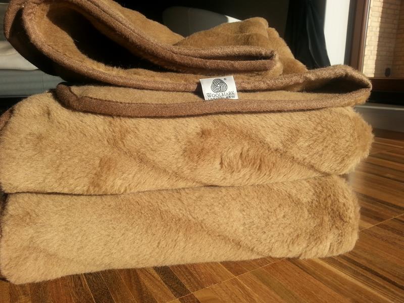 4882 Koc wełniany Camel z wełny wielbłądziej CIEMNY PASY 220x200