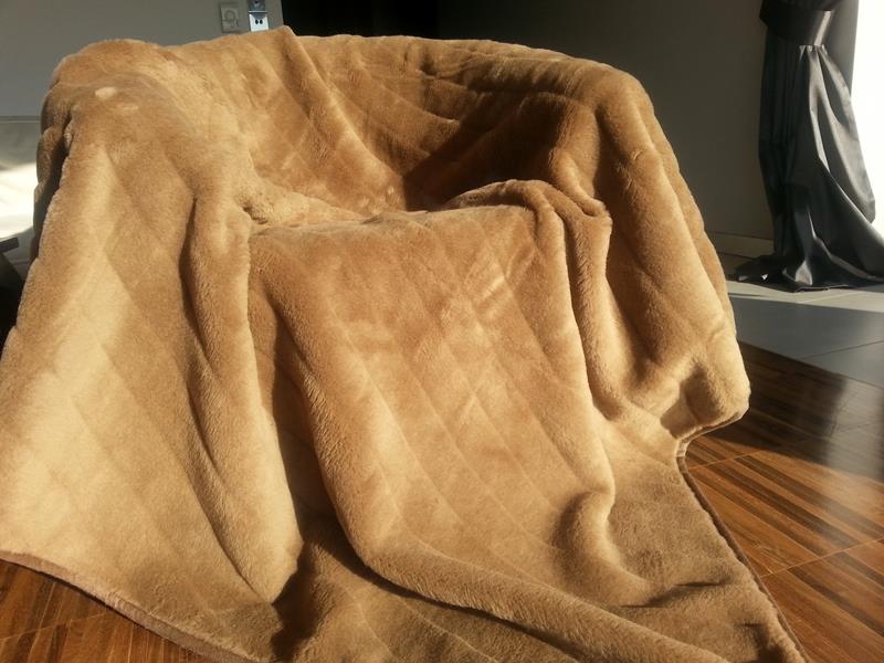4886 Koc wełniany Camel z wełny wielbłądziej CIEMNY PASY 220x200