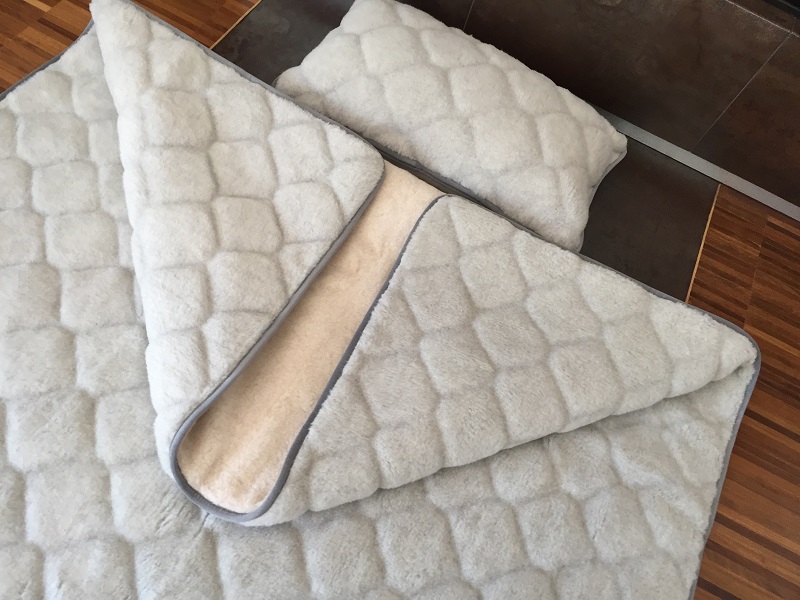 Pościel z wełny Alpaki Silver Caro Camel Jasny 140x200 + Podkład wełniany