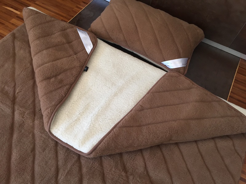 Pościel z wełny Camel Ciemny Pasy + Merynos Tumbler 140x200 + Podkład wełniany