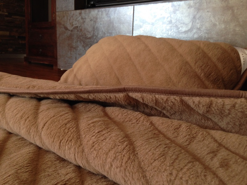Pościel wełniana Camel z wełny wielbłądziej Pasy 140x200 stan magazynowy 2 sztuki