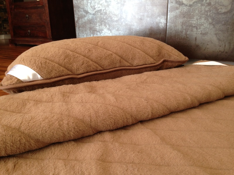 Pościel wełniana Camel z wełny wielbłądziej Pasy 140x200 stan magazynowy 2 sztuki