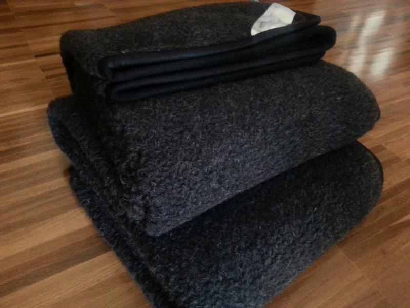 14 Koc wełniany Merynos Tumbler Czerń 140x200