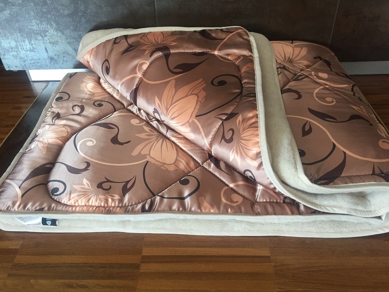 Kołdra z wełny wielbłądziej Camel Jasny Satyna Kwiat Lotosu 140x200