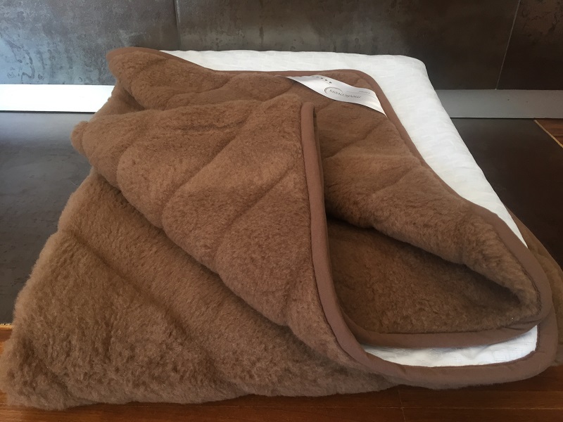 Podkład z wełny Camel Ciemny Pasy 180x200