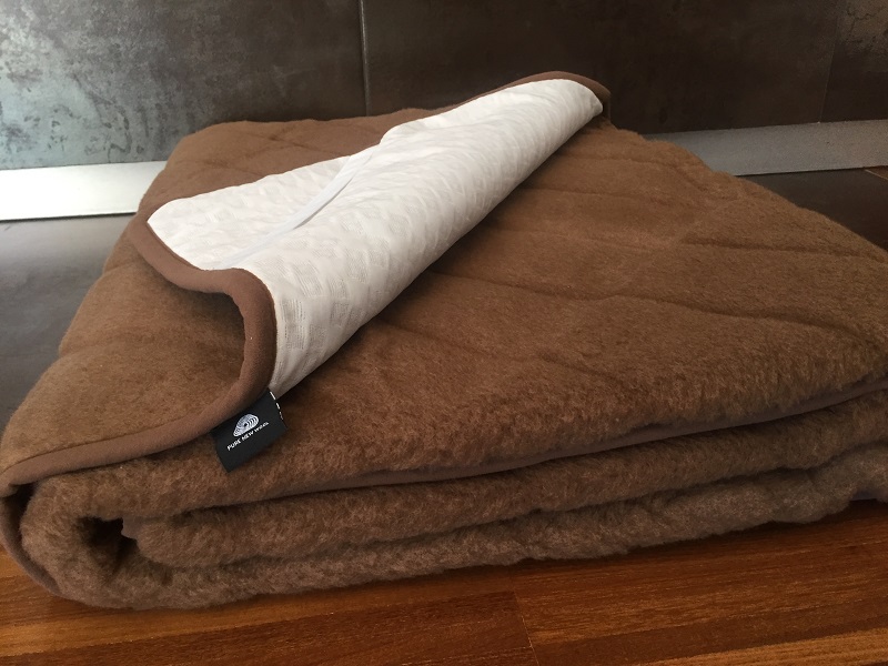 Podkład z wełny Camel Ciemny Pasy 180x200