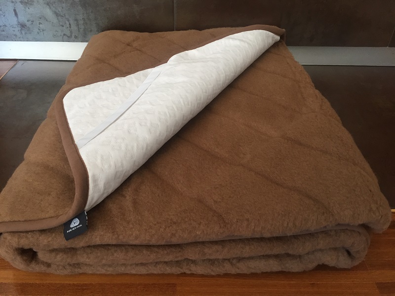 Podkład z wełny Camel Ciemny Pasy 180x200