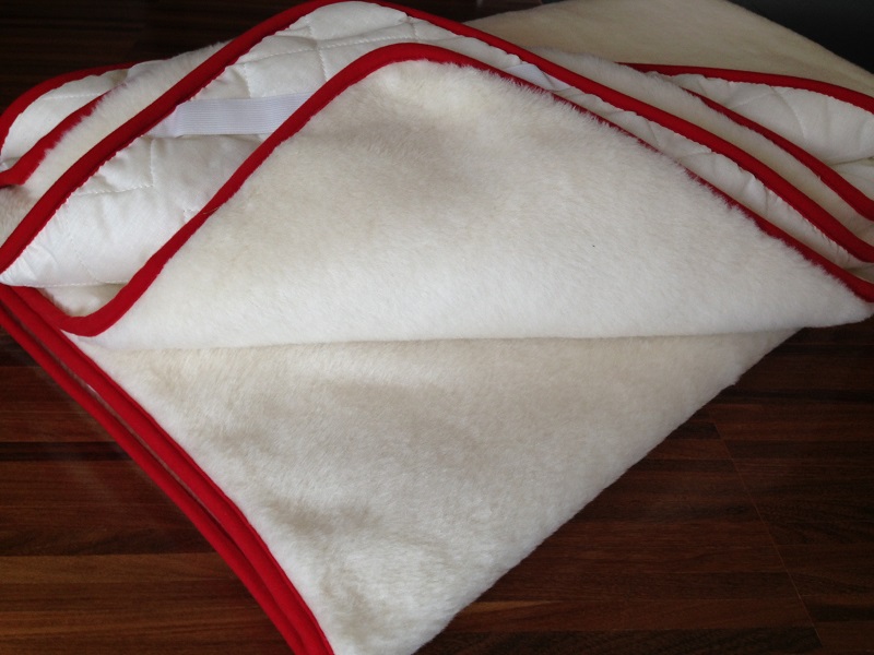 Podkład z wełny Kaszmir Lux Red 100x200